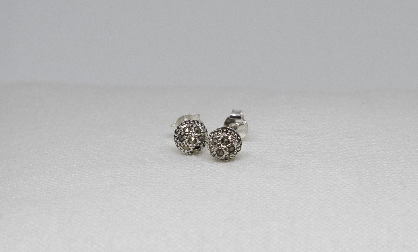 SEMI ESFERA CON CIRCONITA. EN PLATA DE LEY